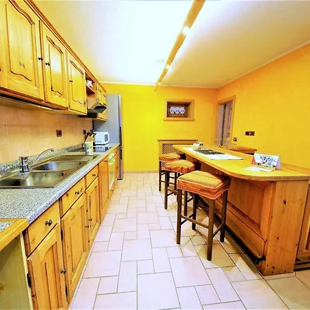 Baita Hanzel & Gretel By Livigno Accomodation *
