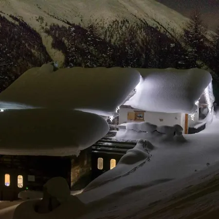 Baita Hanzel & Gretel By Livigno Accomodation *